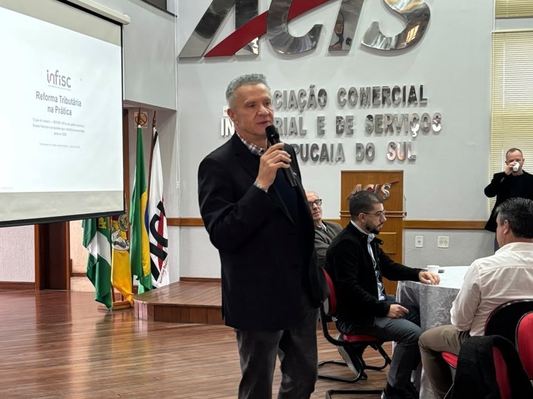 Técnico da INFISC discursa sobre os impactos práticos da Reforma Tributária